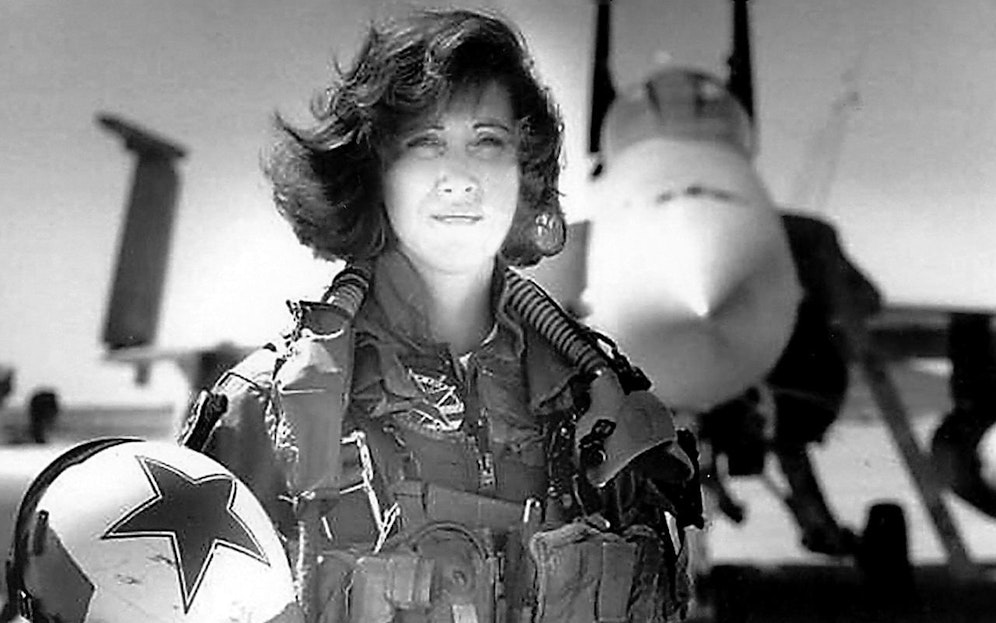 Ex-Kampfpilotin TAMMIE JO SHULTS 