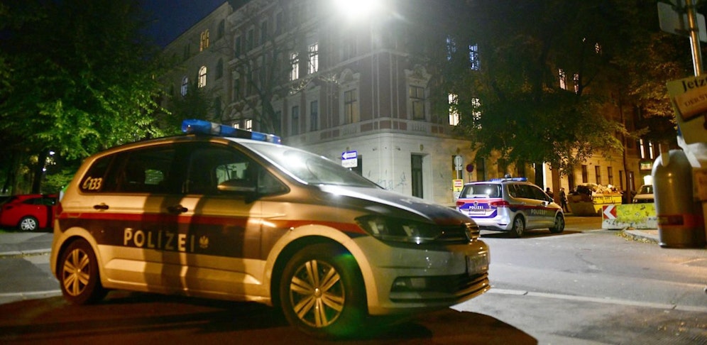 Die Polizei nahm den Messer-Mann fest.