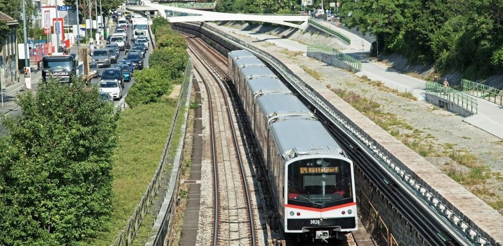U-Bahn-Zug der Linie U4.