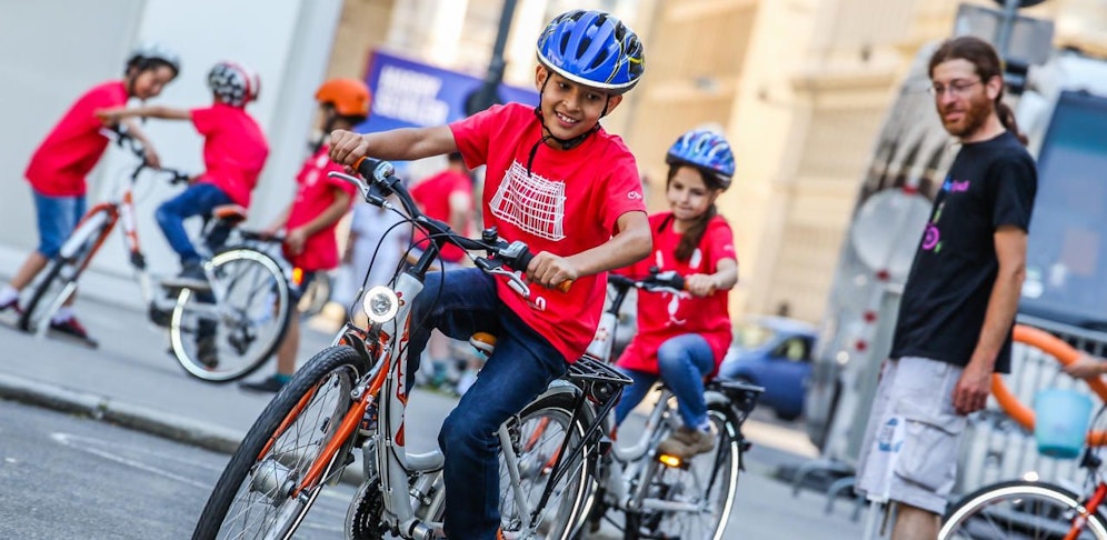 Chaos bei der Führerscheinprüfung. 40 Schüler mussten noch mal zur Radfahrprüfung antreten. Jetzt sind alle durch! (Symbolbild).