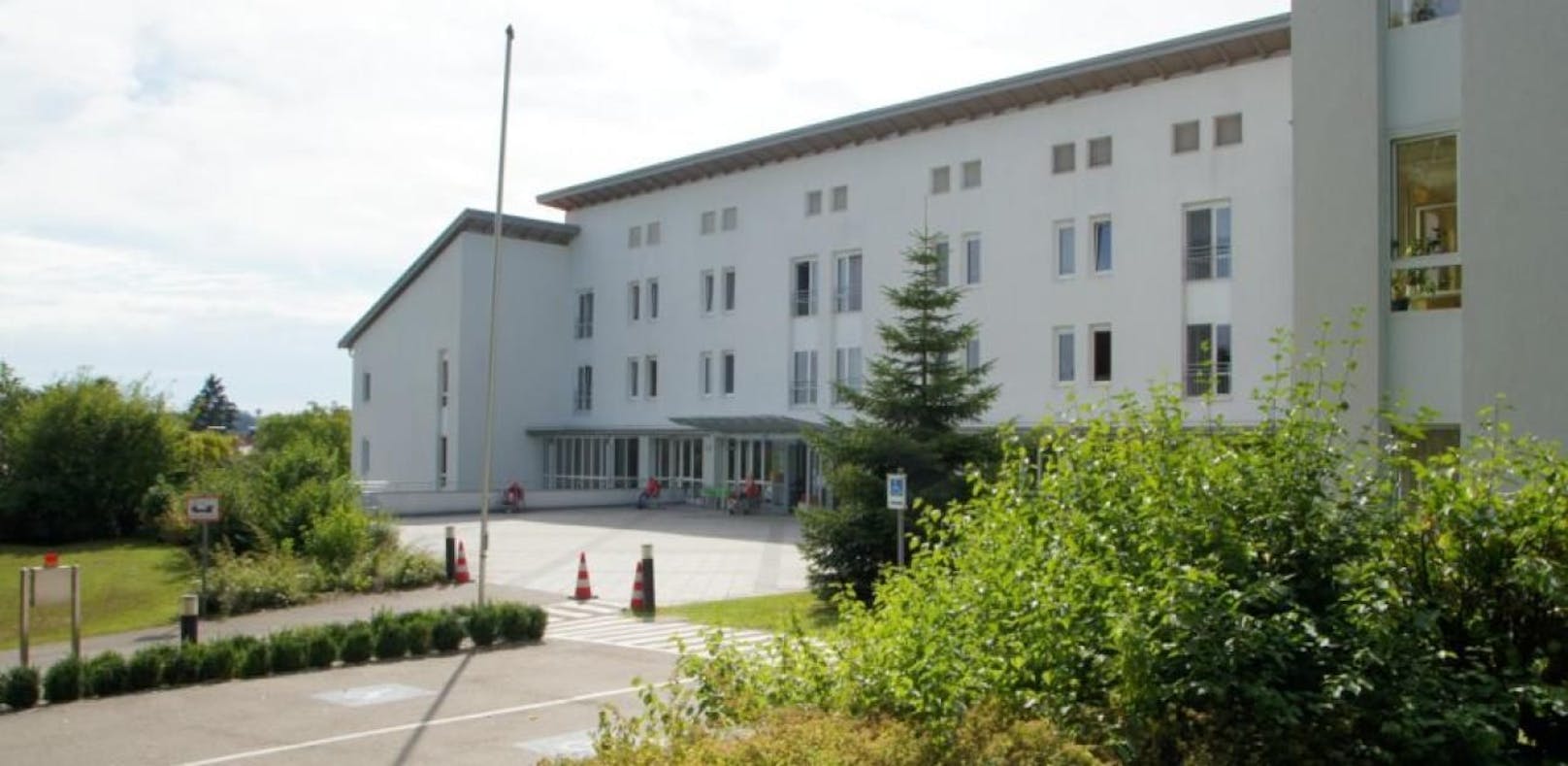 Bewohner im Zentrum für Betreuung und Pflege in Neuhofen sind an CoVid19 erkrankt.