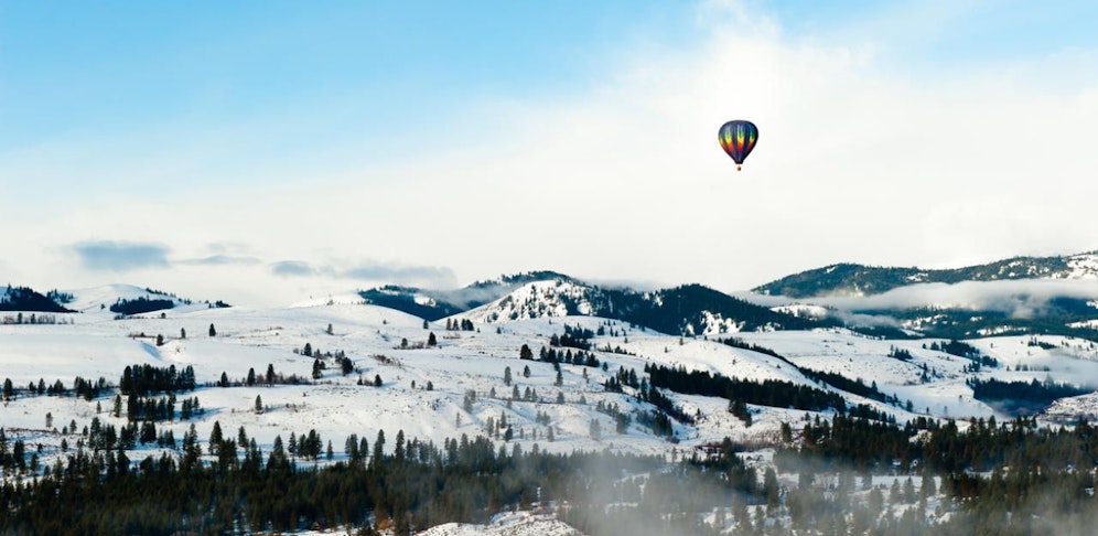 Der Heißluftballon musste auf der Skipiste notlanden (Symbolfoto).