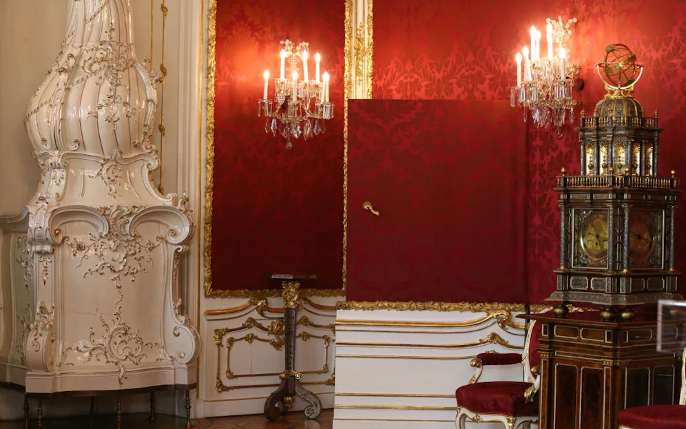 Hinter der berühmten Tapetentür in der Wiener Hofburg wurde in den letzten Tagen viel besprochen.