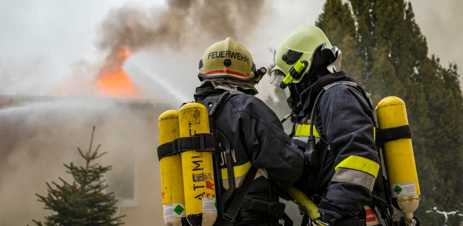 Nach der Explosion war ein riesiger Feuerwehreinsatz im Gange.