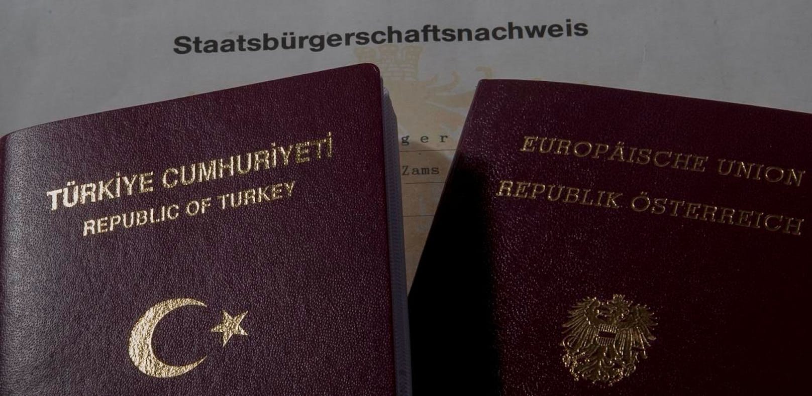 Der türkische und der österreichische Pass