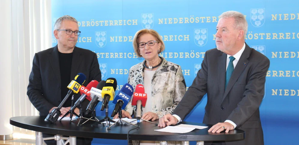Der künstlerische Leiter Kurt Farasin, Landeshauptfrau Johanna Mikl-Leitner und Bürgermeister Klaus Schneeberger (v.l.)