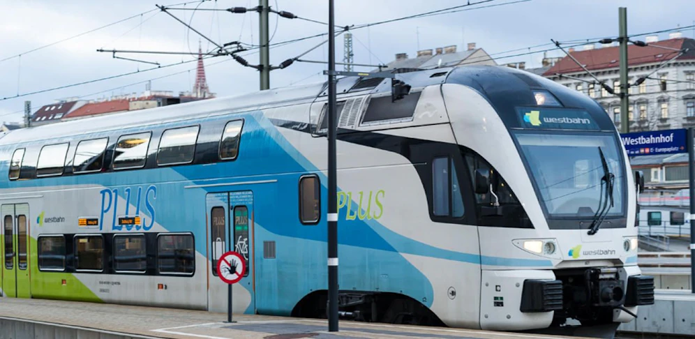 Burschen brachen Westbahn-Zug auf. 