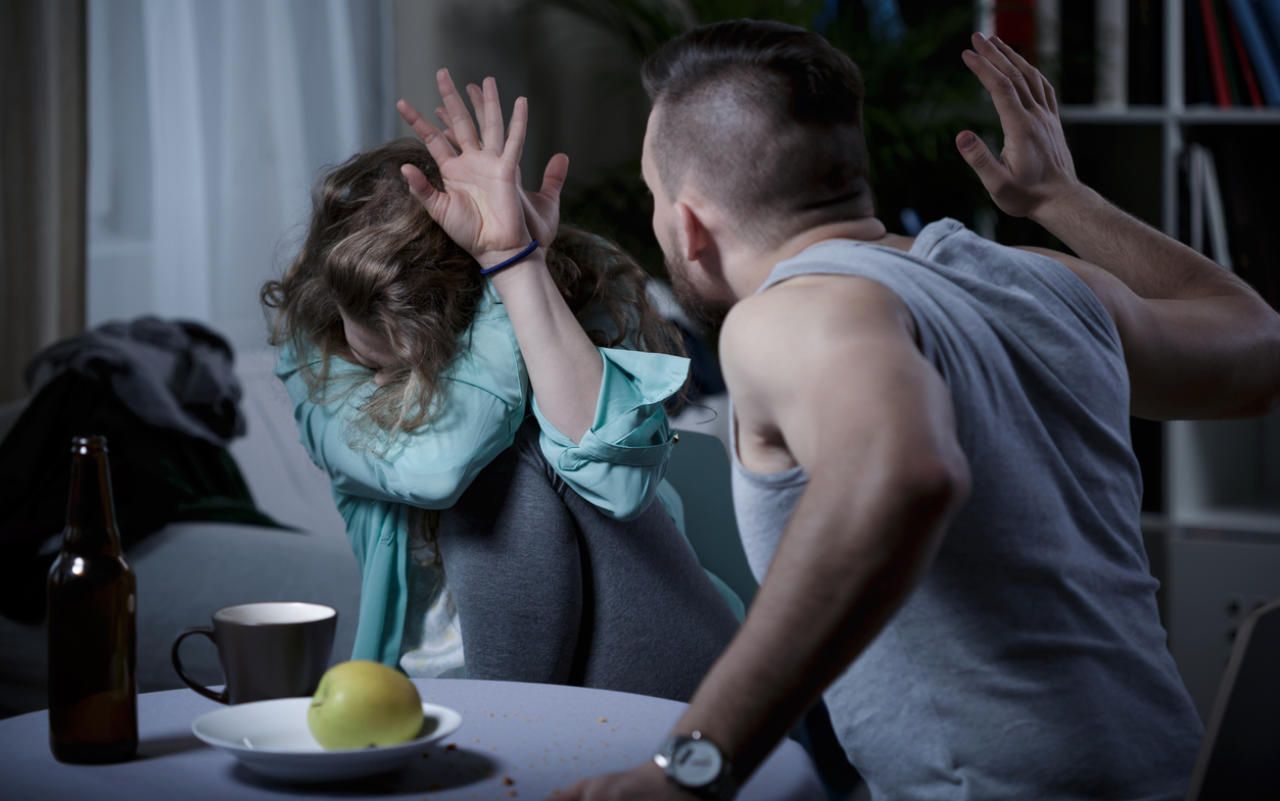 Heute.at - 2-fache Mutter verprügelt und aus der Wohnung geworfen