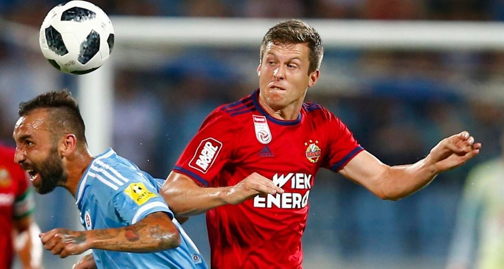 Deni Alar gegen Nono Villar