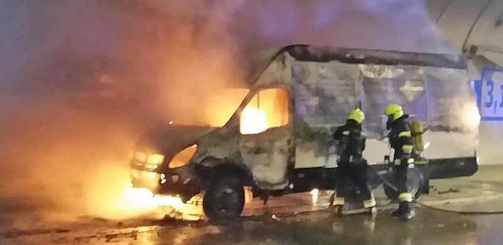 Brennendes Wohnmobil im Oswaldibergtunnel
