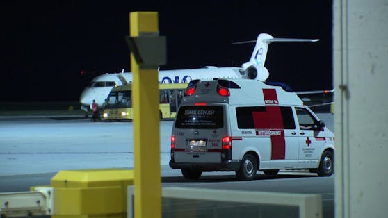 Die Passagiere wurden am Klagenfurter Flughafen schon von den Einsatzkräften erwartet.