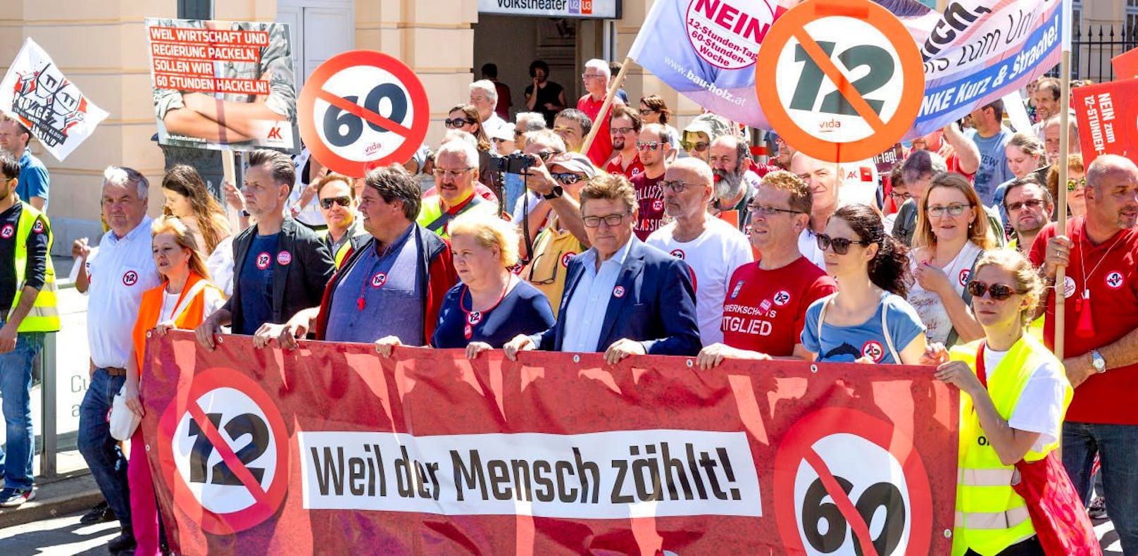 Die Proteste haben nichts genützt. 2018 haben ÖVP und FPÖ das Gesetz beschlossen.