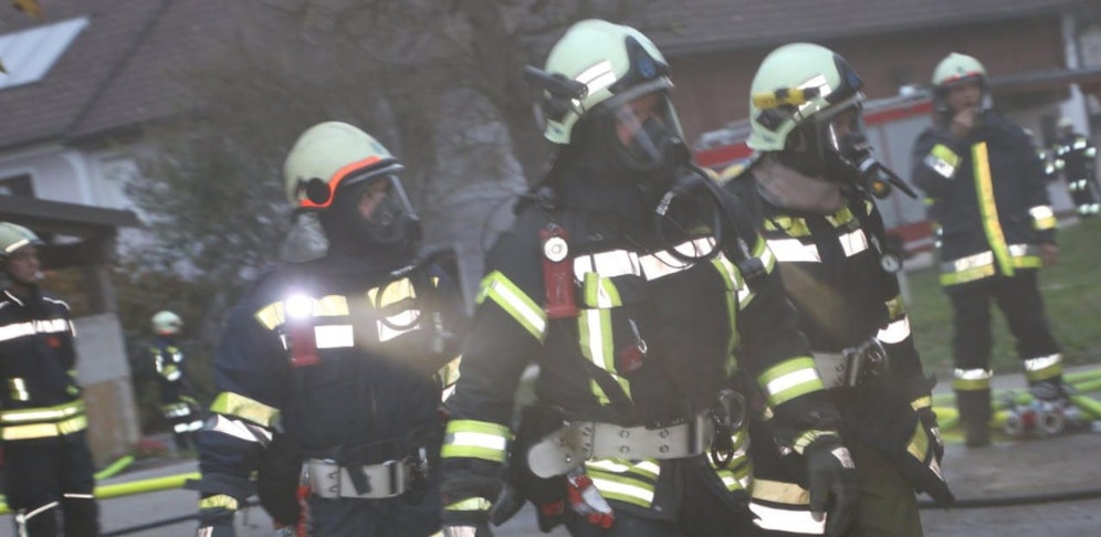 Die Feuerwehr stand mit Atemschutztrupps im Einsatz.