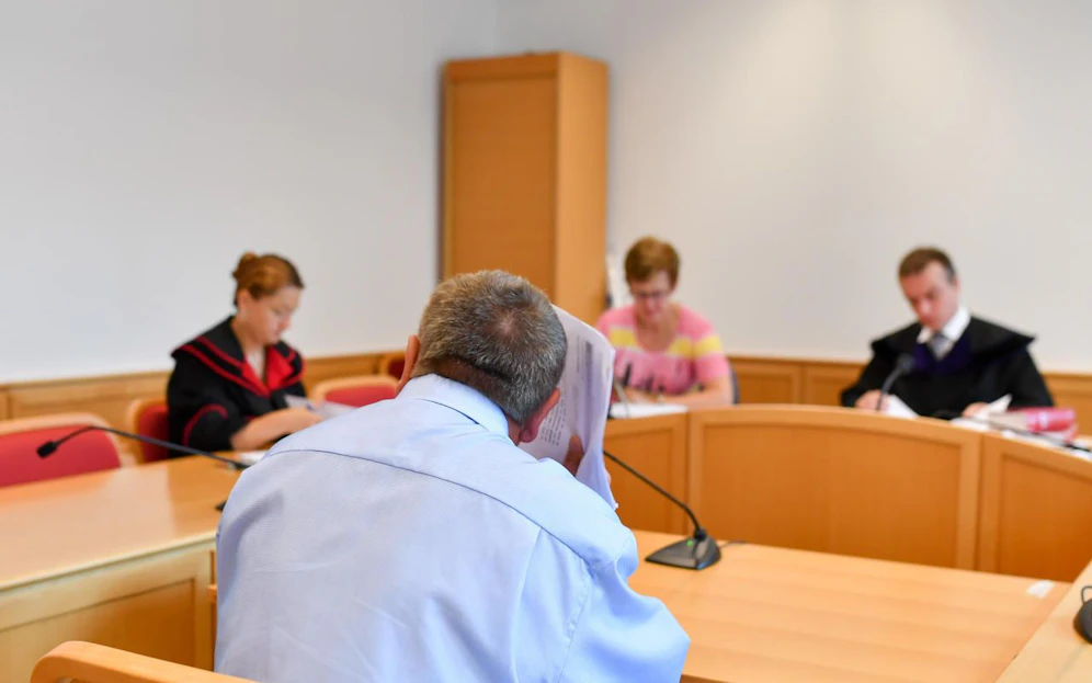 Der Angeklagte vor dem Richter