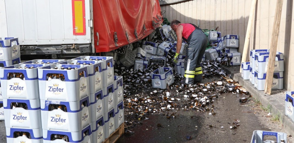 In einer Unterführung war die flüssige Ladung ins Schwanken geraten ... 