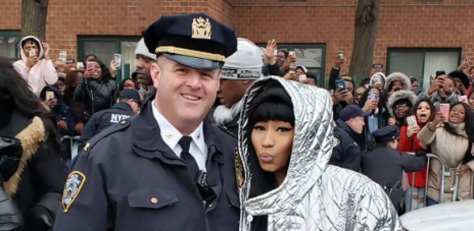 Nicki Minaj marschiert mit 500 Truthähnen auf