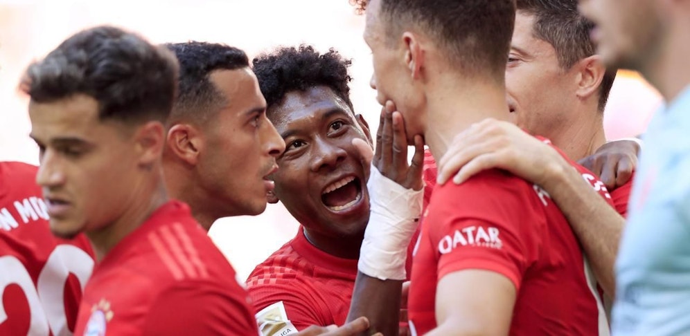 David Alaba beim Torjubel mit Bayern-Neuzugang Ivan Perisic.