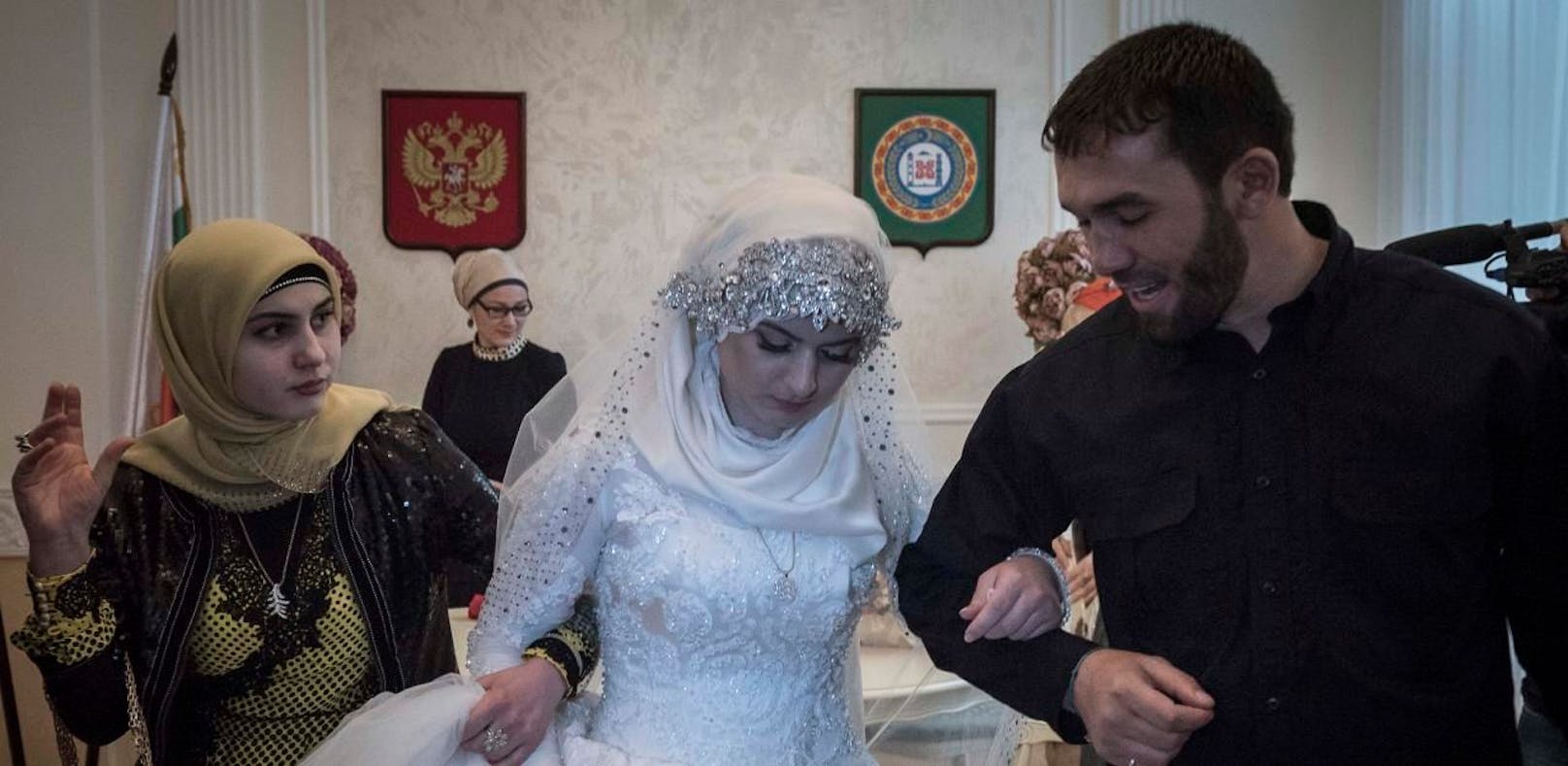 2015 musste Kheda Goilabiyeva (17) unter Tränen in Tschetschenien Polizei-Chef Nazhud Guchigov (47) heiraten.