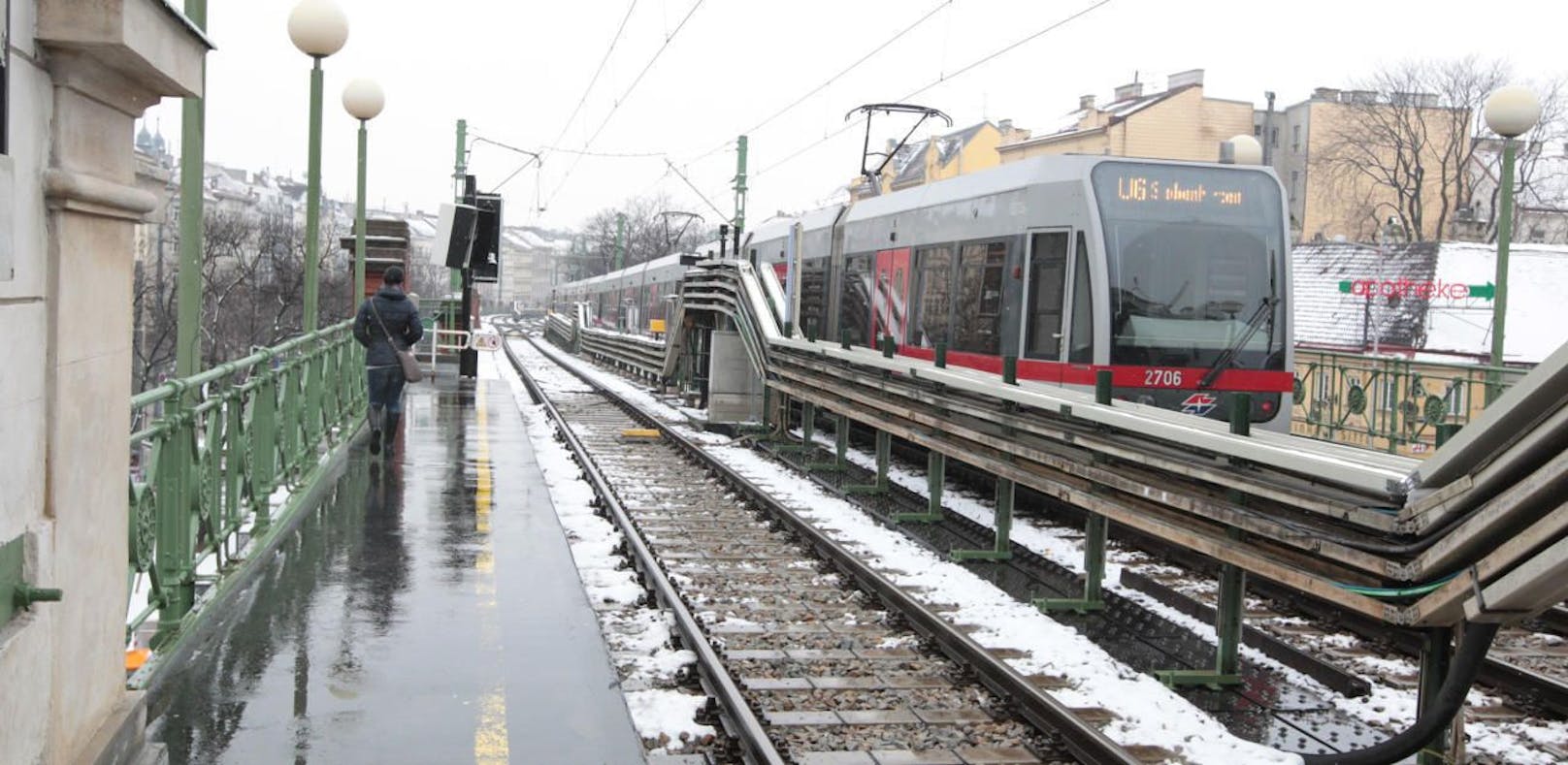 (Symbolbild) Zwei Fahrgäste wurden in der U6-Station Josefstädter Straße handgreiflich.