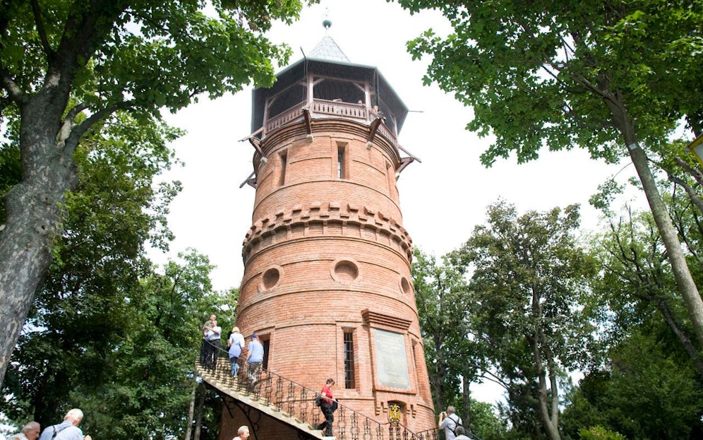 Das Opfer musst im Türkenschanzpark 20 Minuten auf Hilfe warten.