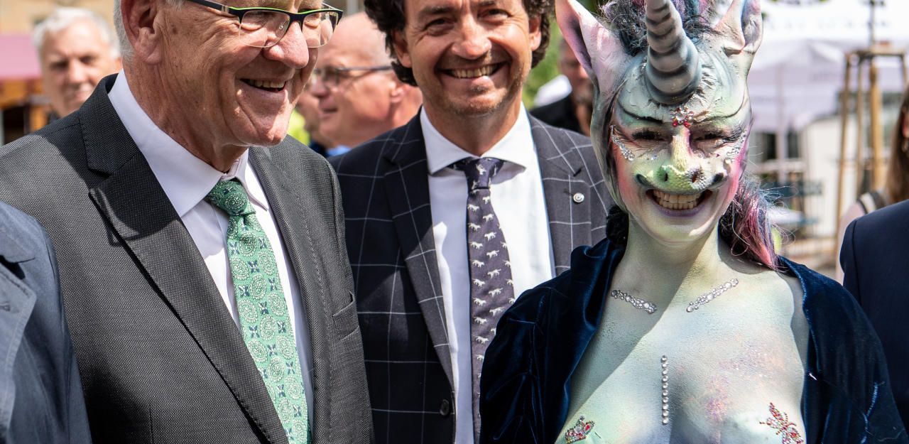 Heute.at - Nackte Einhorn-Politikerin geoutet, sie empört sich