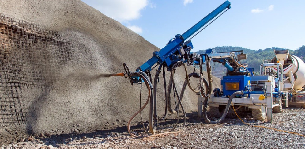 Beim Versuch, die Zementpumpmaschine zu reparieren, wurde der Mann verletzt.