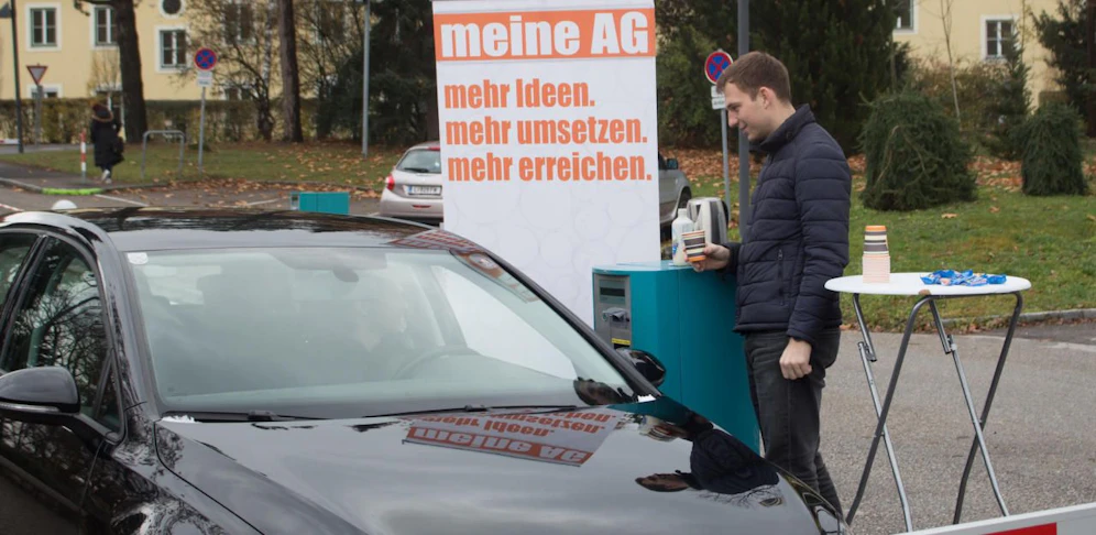 Schranken-Aktion der ÖH in Linz, um die Parkplatzsituation an der JKU zu verbessern.