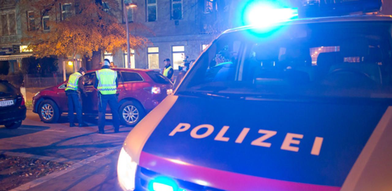 Beim Eintreffen der Polizei war nur noch ein involvierter Fahrzeuglenker vor Ort anzutreffen. Archivbild.