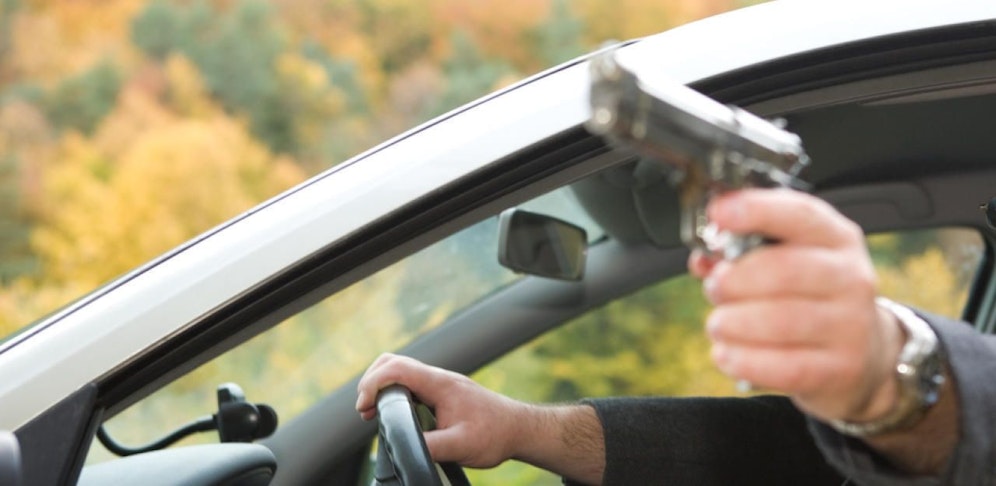 Symbolbild eines Schusses aus dem Fenster.