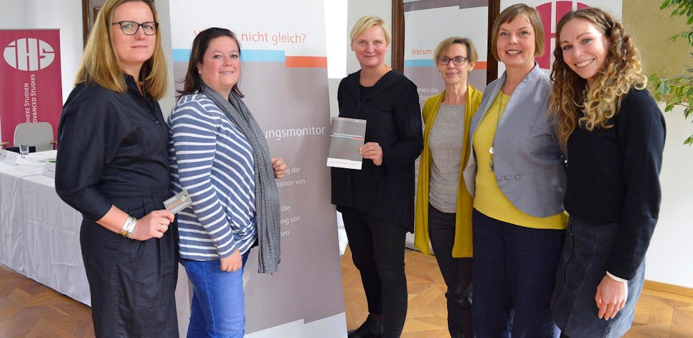 Präsentation des Wiener Gleichstellungsmonitors (von links): Andrea Mautz (stellvertretende Leiterin der MA 57), Gemeinderätin Nicole Berger-Krotsch, Stadträtin Sandra Frauenberger, Andrea Leitner (IHS), Gemeinderätin Barbara Huemer, Ricarda Götz von der Frauenabteilung der Stadt Wien