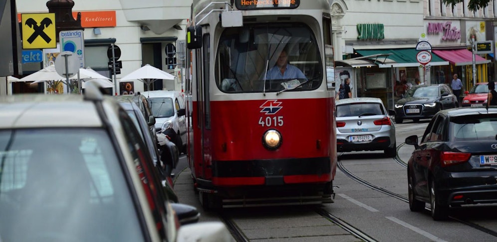 Ein Mädchen wurde am Freitagvormittag in Margareten von einer Straßenbahn angefahren und lebensgefährlich verletzt. (Symbol)