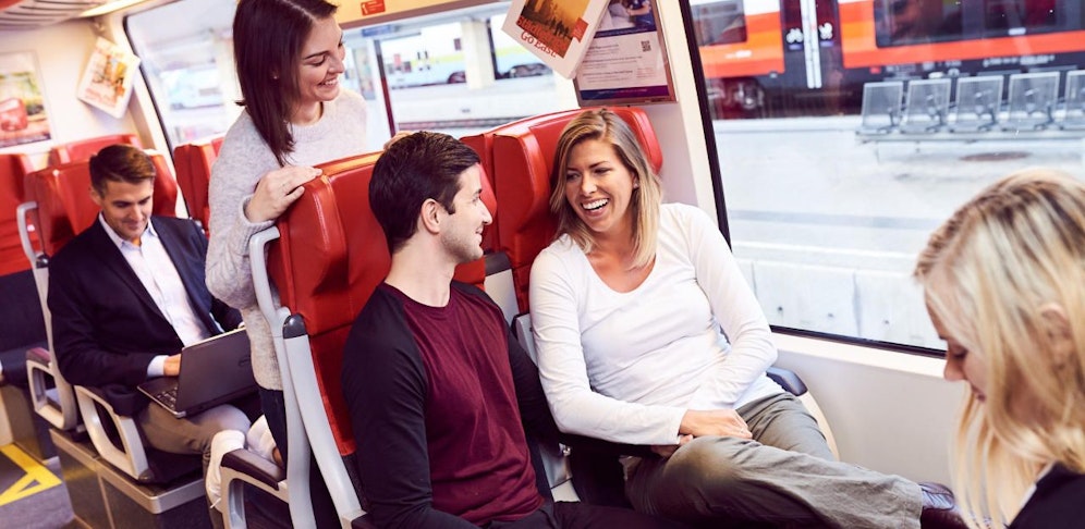 Öffis vs. Auto: Pendler sparen sich mehrere tausend Euro. 