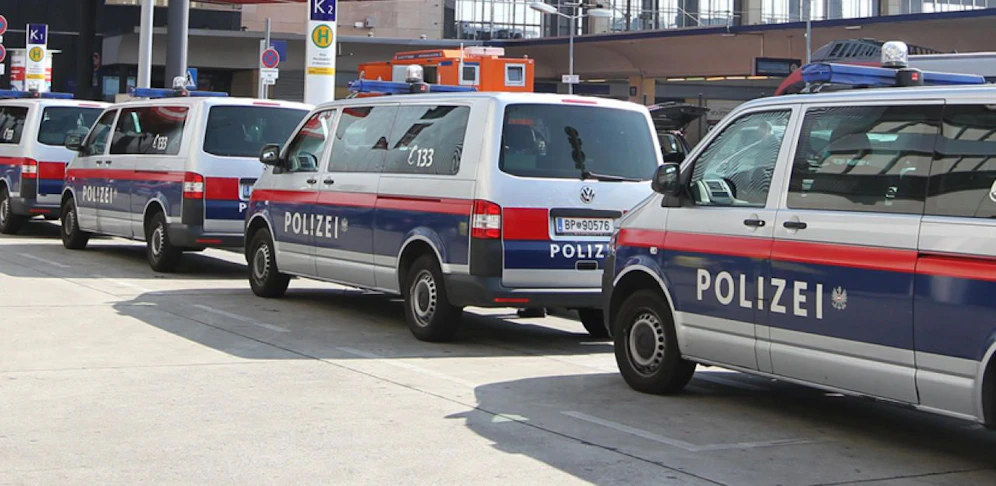 Die Polizei musste eingreifen und den Urlauber beruhigen.