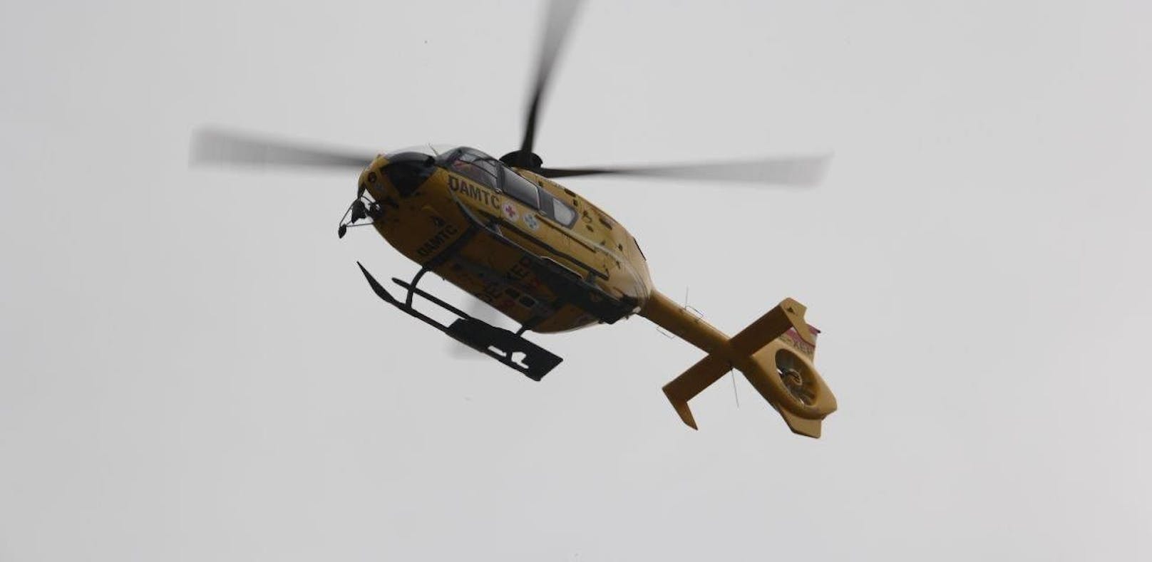 Der Bub wurde mit dem Hubschrauber ins Spital geflogen. (Symbolfoto)