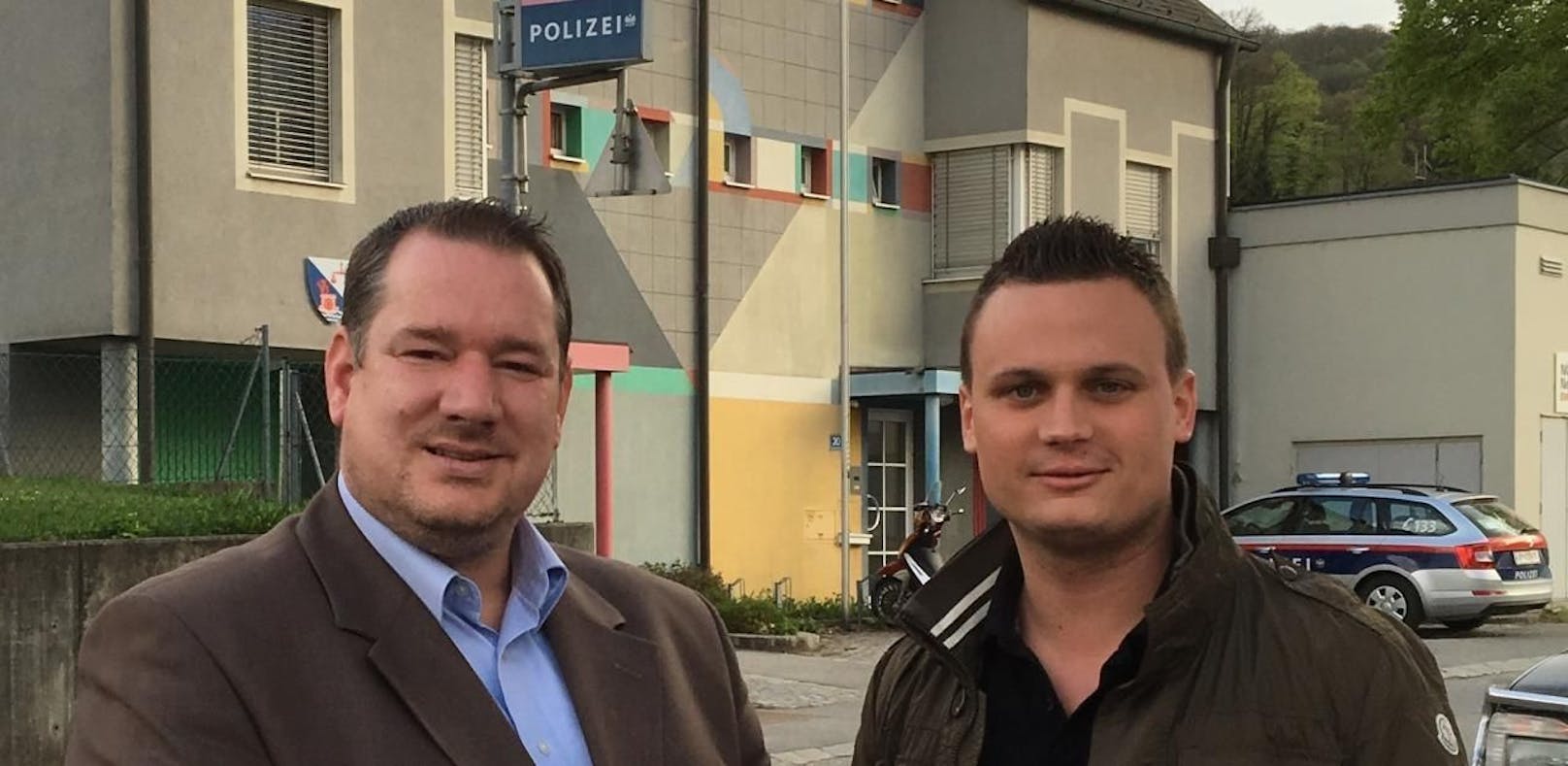 FP-Ortsobmann Christian Gsandtner (li.) und FP-Bezirksobmann Andreas Bors fordern eine 24-Stunden-Öffnungszeit der Polizeiinspektion.