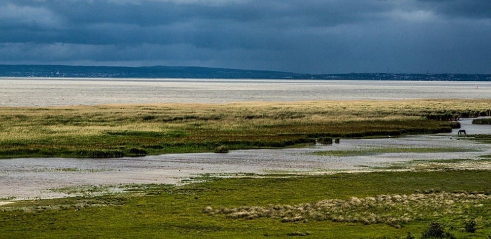 Unter der Wasseroberfläche schlummern unzählige Kriegsrelikte.