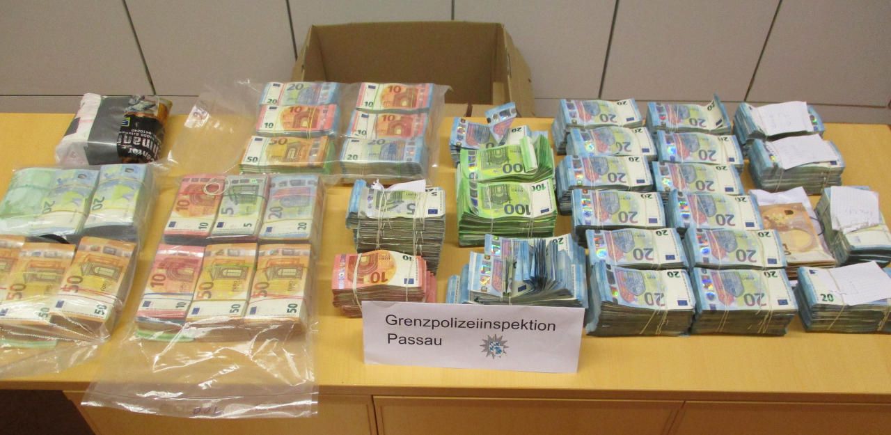 Heute.at - Polizei findet bei Kontrolle  1,1 Mio. Euro in Auto