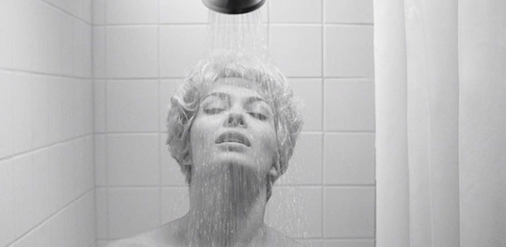 Im kürzlich erschienen Clip sieht man die berühmte Duschszene. 