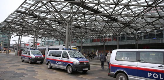 Polizeieinsatz am Wiener Praterstern. Archivbild. 