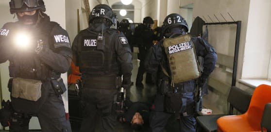 WEGA-Beamte nahmen die Täter fest.