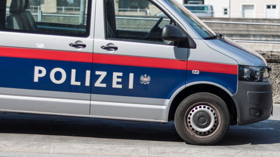 Heute.at - Mann (79) zieht in Wiener City-Lokal plötzlich Pistole