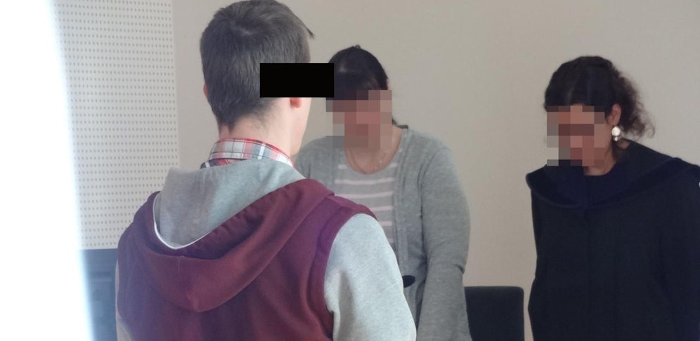 Der 23-Jährige vor Gericht.                 