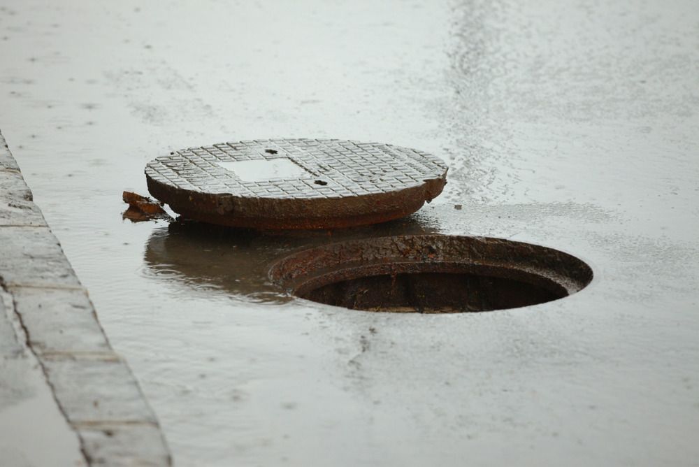 Ein offener Kanalschacht wird einer New Yorkerin zum fatalen Verhängnis (Symbolbild).