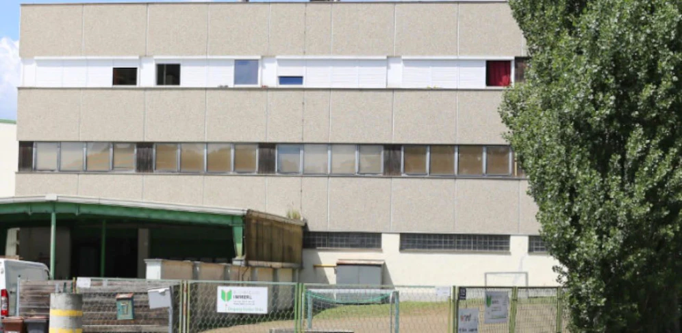 Hier fiel der 17-Jährige aus dem Fenster.