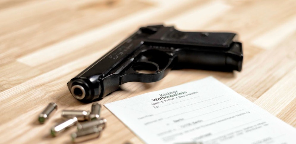 Die Jugendlichen hantierten mit einer geladenen Pistole, dabei löste sich ein Schuss.