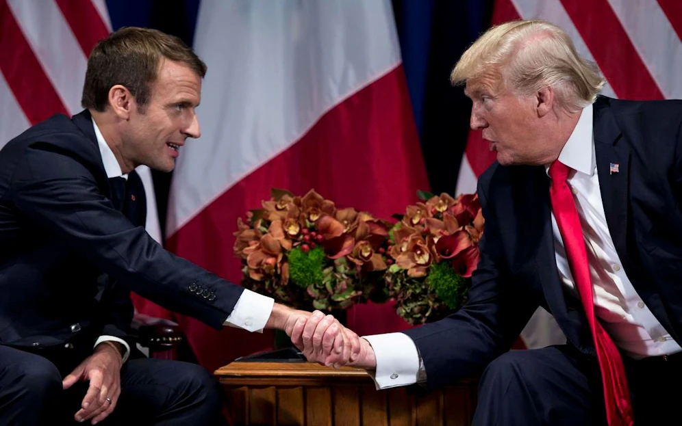 Frankreichs Präsident Macron mit seinem Amtskollegen Donald Trump. 