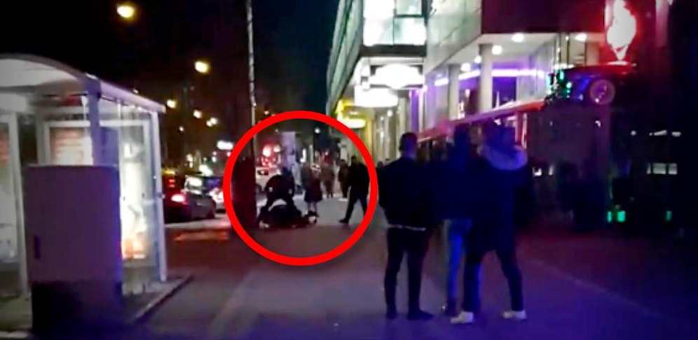 Der Angriff ereignete sich in der Nacht auf Sonntag vor der Linzer In-Disco A1. 