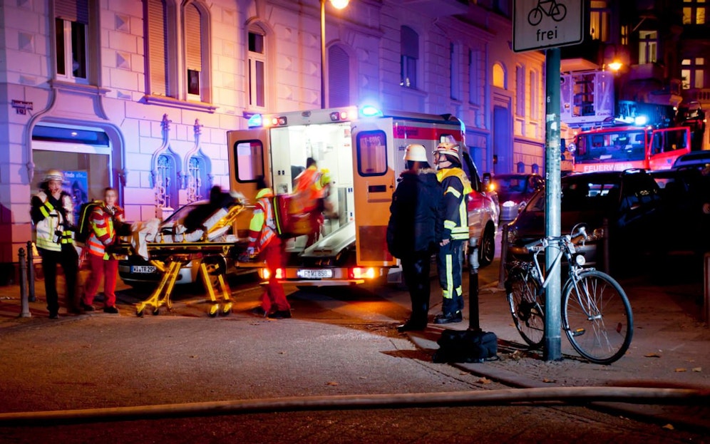 Die Rettungskräfte konnten die junge Frau noch wiederbeleben. Sie verstarb im Krankenhaus. Symbolfoto