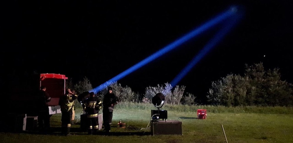 Die Feuerwehr unterstützte die Bergretter mittels Scheinwerfer vom Tal aus.