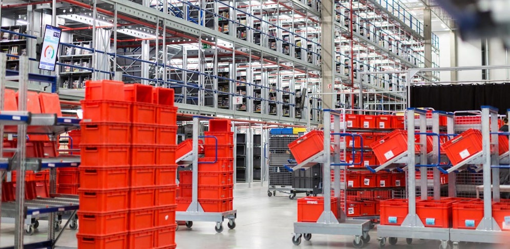 Der internationale Kunststoffhersteller Rehau strukturiert um und zieht sich aus der verlustbringenden Produktion und dem Vertrieb von Gütern aus Holz-Polymer-Verbundwerkstoff zurück.